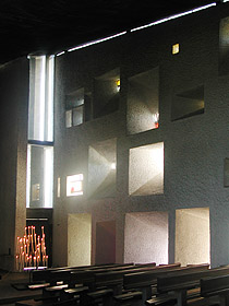 20071107131653-ronchampinteriorv1.jpg